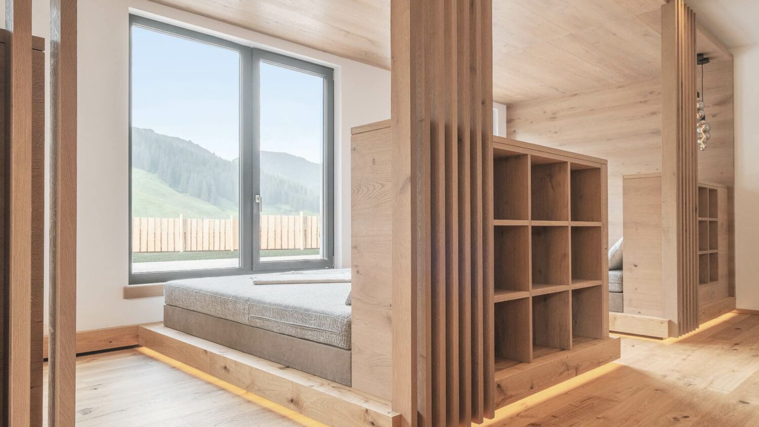 Alpen SPA in Österreich - einzigartiger Blick in die Berge - großer Pool mit Sauna und Ruhezonen