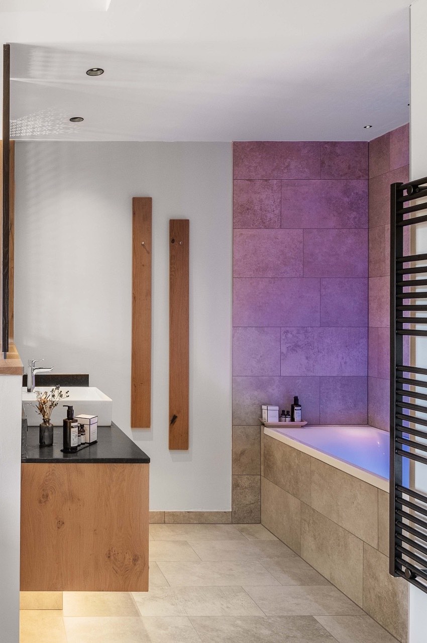 Chalet für 2 - 9 Personen - Badezimmer mit Badewanne