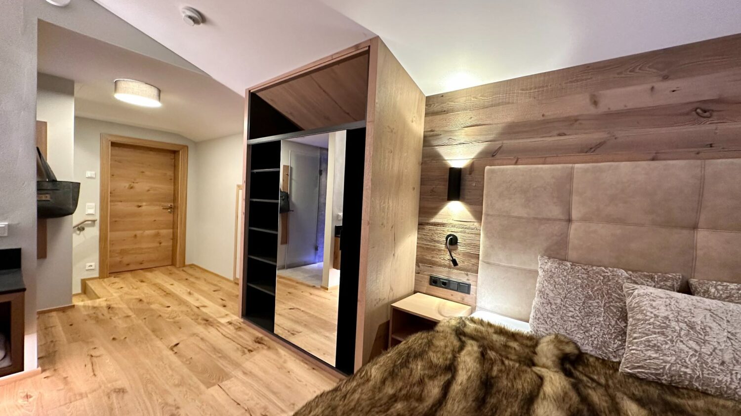 Chalet in Österreich - traumhafte Lage auf 1.500 m - Schlafzimmer mit einzigartigem Blick in die Berge - das schönste Chalet am Arlberg