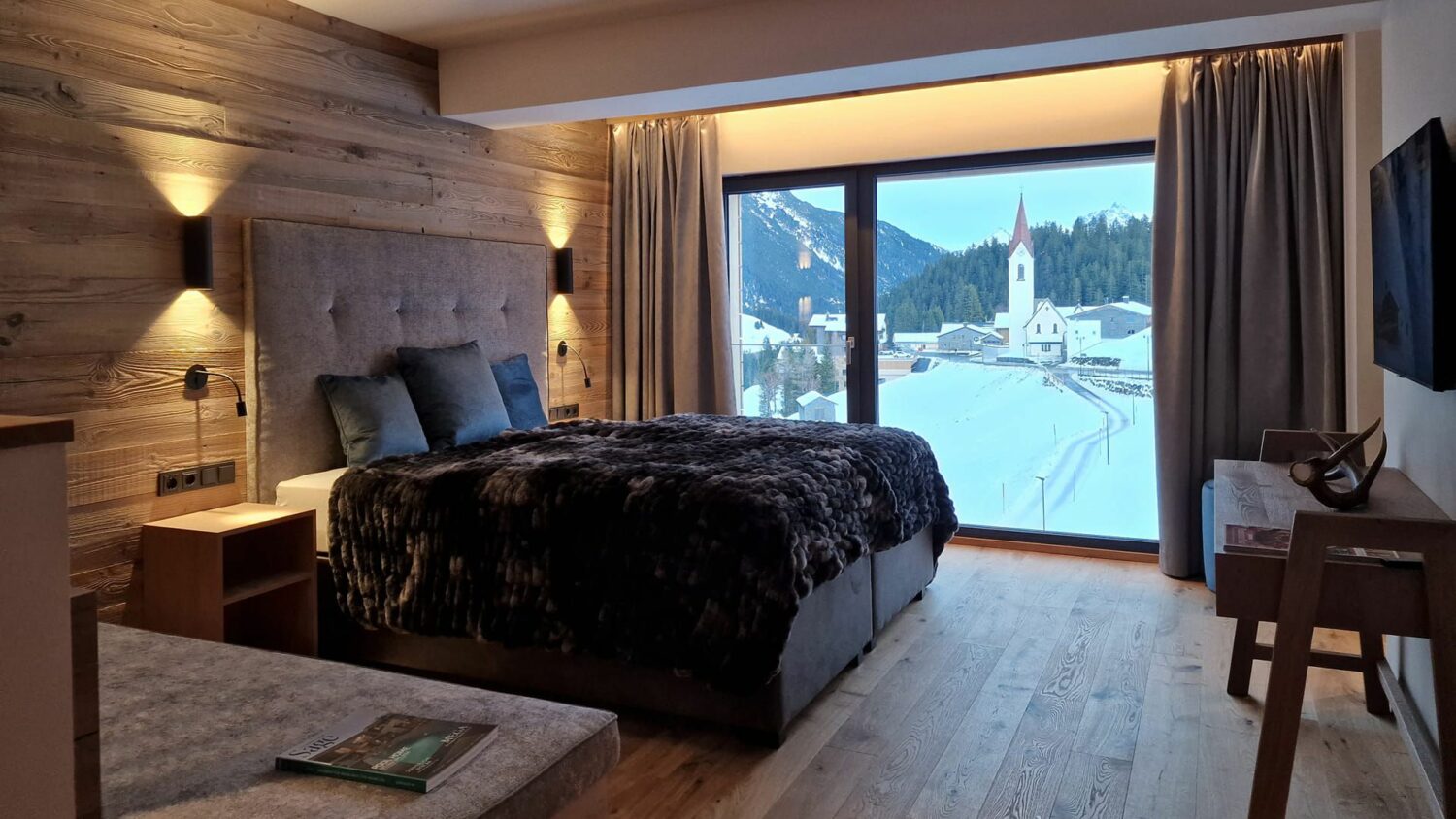 Chalet in Österreich im Winter mieten - traumhafte Lage direkt an der Skipiste - Schlafzimmer mit gigantischem Blick