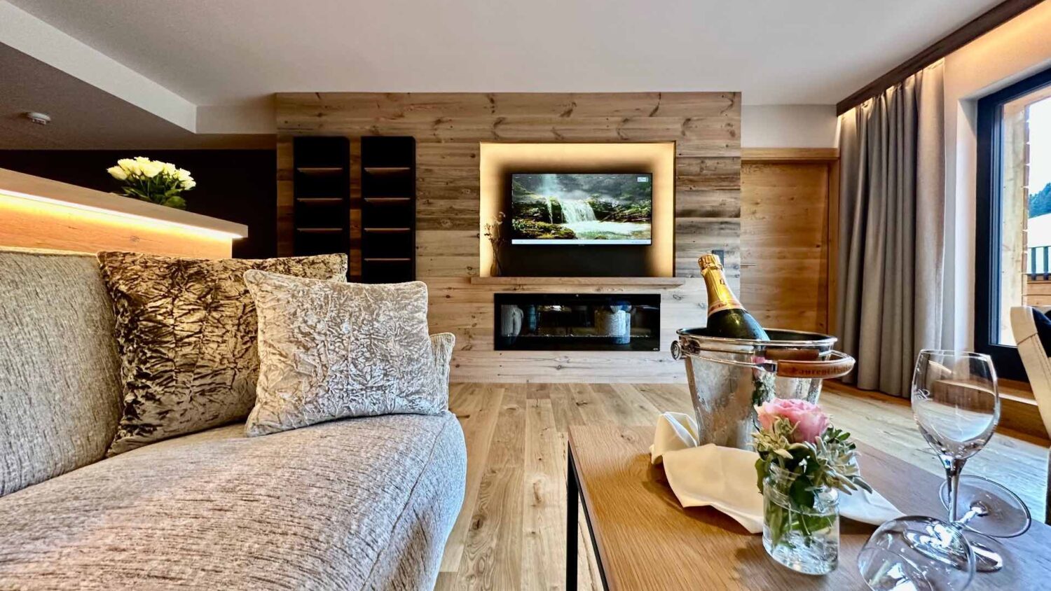 Luxus-Chalte in Österreich mieten - traumhafte Lage auf 1.500 m - gigantischer Blick in die Berge - das schönste Chalet am Arlberg