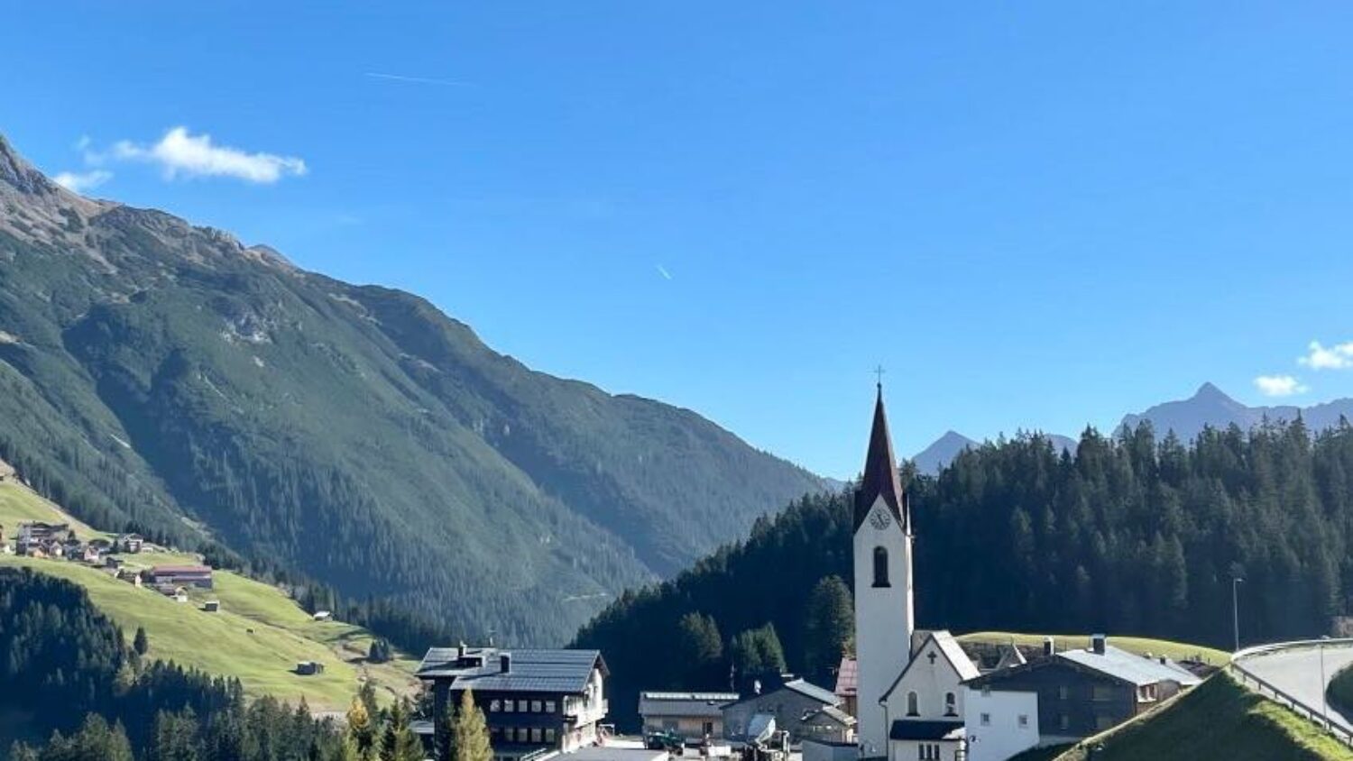 Warth am Arlberg in Österreich - traumhafte Lage der Chalets - Mitten in den Bergen - TOP Wandergebiet