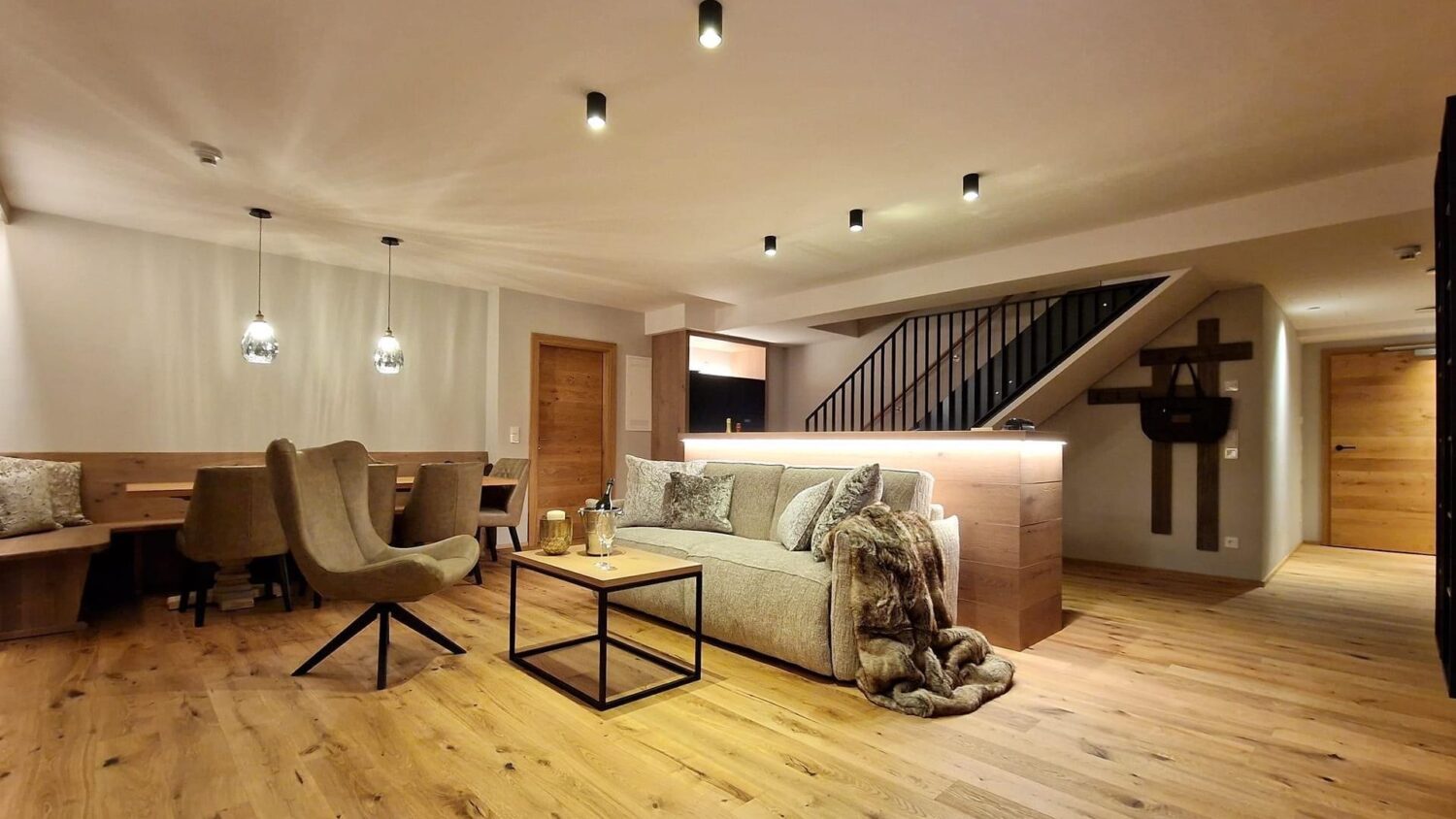 Berg-Chalet Chalet in Österreich mieten - einzigartig in den Bergen Große Chalets für Familien und Freunde – die schönsten Chalets am Arlberg