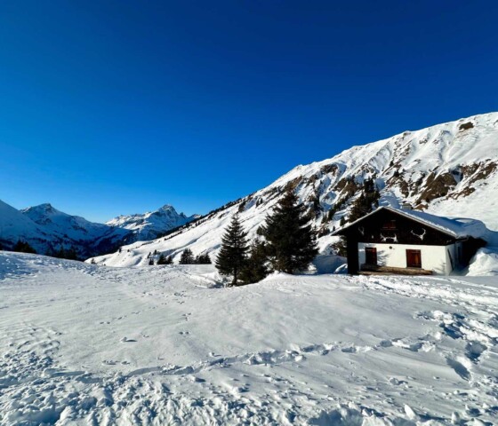 Chalet in Österreich im Winter mieten - einzigartige Lage direkt im Skigebiet am Arlberg
