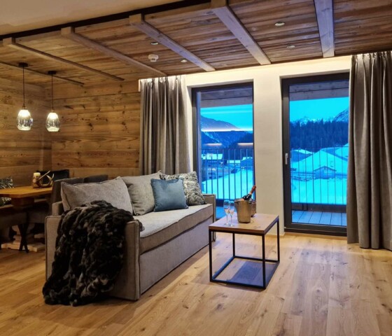 Bergblick-Chalet in Österreich mit Kamin mieten - die schönsten Romantik-Chalets für Verliebte am Arlberg - einzigartig in den Bergen auf einer Höhe von 1.500 m