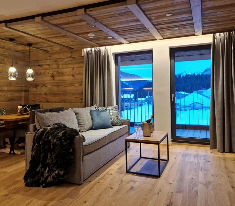 Bergblick-Chalet in Österreich mit Kamin mieten - die schönsten Romantik-Chalets für Verliebte am Arlberg - einzigartig in den Bergen auf einer Höhe von 1.500 m