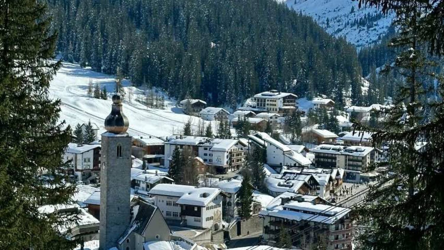 Lech am Arlberg im Winter - Einzigartige Lage in den Bergen in Österreich