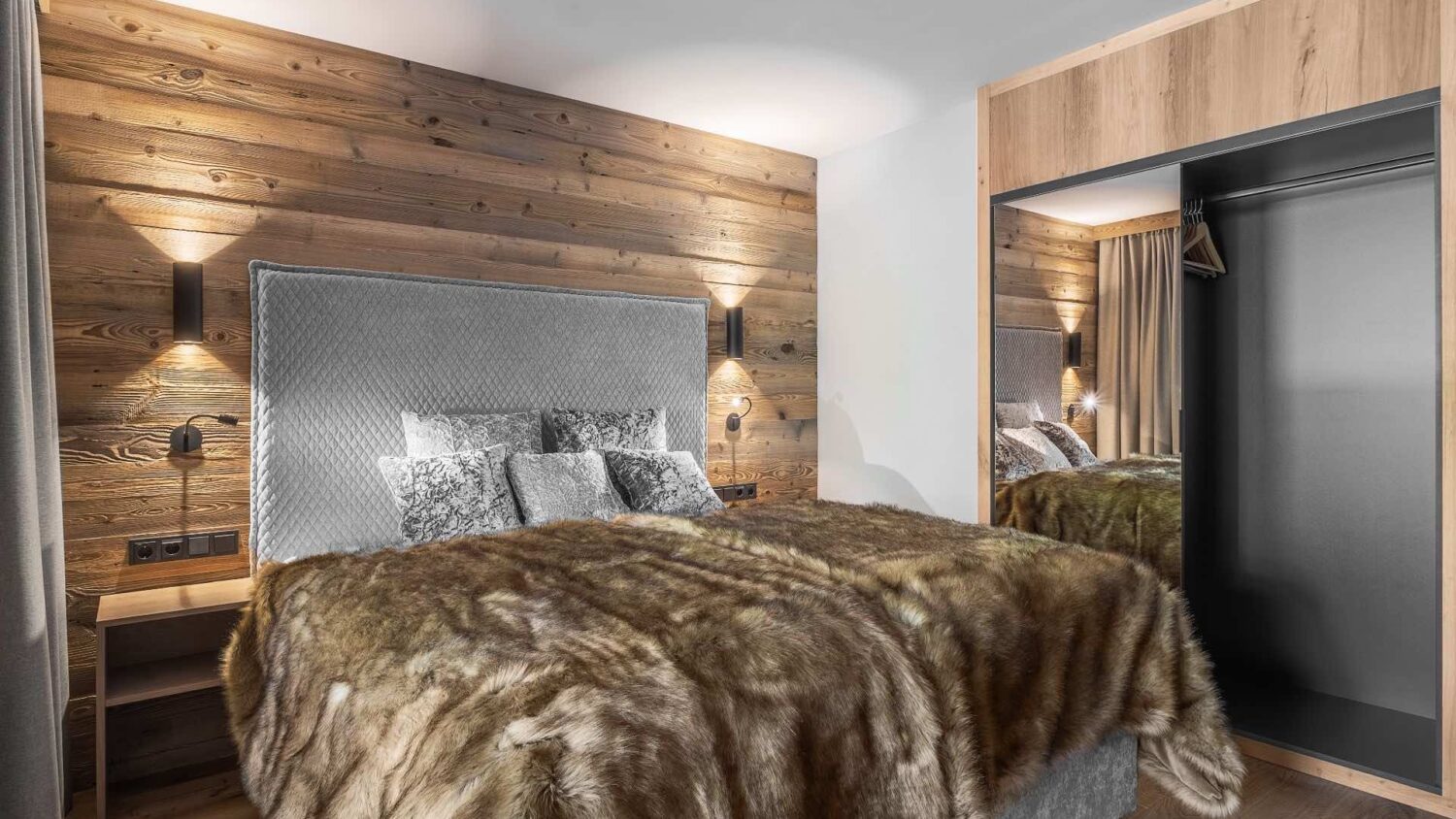 Luxus-Chalet in Österreich mieten - Schlafzimmer mit Blick in die Berge - einzigartige Lage direkt in den Bergen