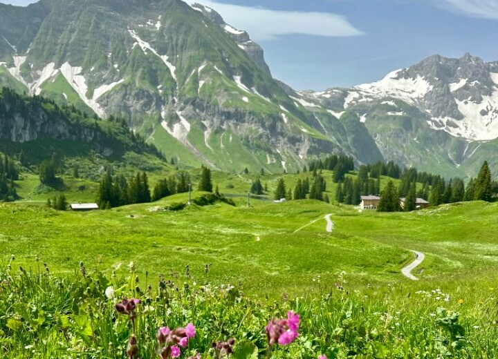 Sommerurlaub in Österreich - Wandern in den Bergen - einzigartig am Arlberg