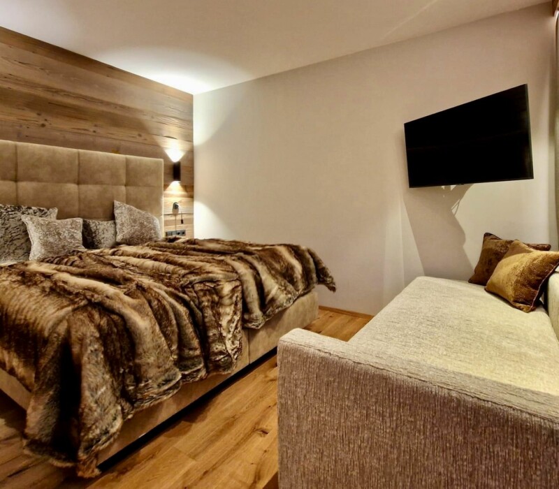 Berg-Chalet in Österreich mieten - die schönsten Chalets in den Alpen - Schlafzimmer mit traumhaftem Blick in die Berge